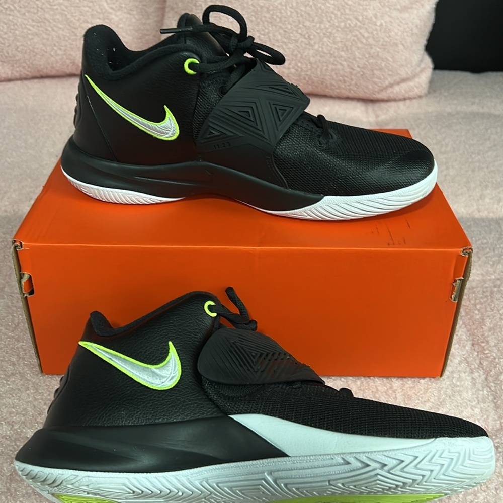 Nike Kyrie Flytrap 3 - Black & White Sneakers - GS 7Y - Picture 7 of 11